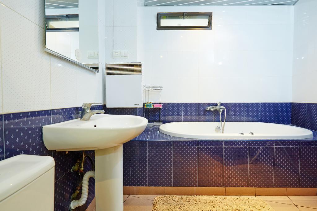 Apartment Deribasovskaya With Jacuzzi Odessa Eksteriør bilde